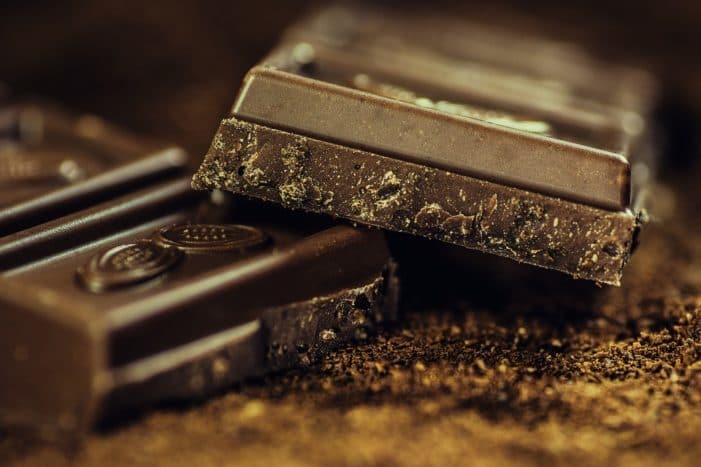 tamsus šokoladas mažina aukštą kraujospūdį