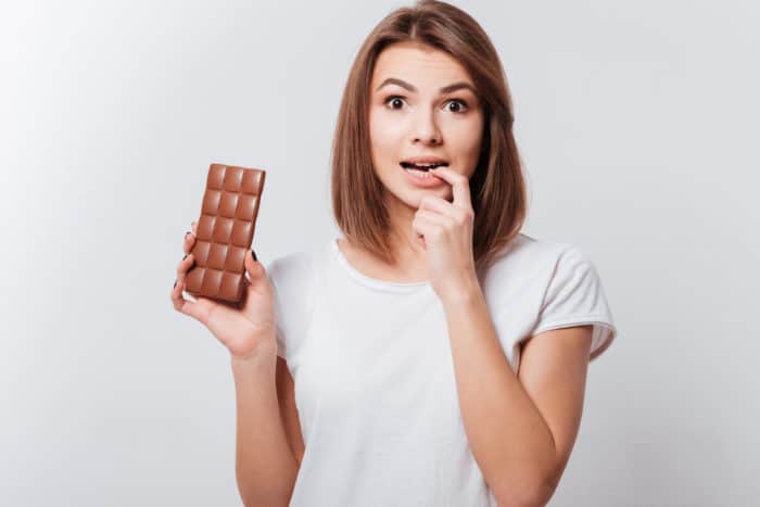 šalutinis poveikis šokoladui valgyti skrandyje