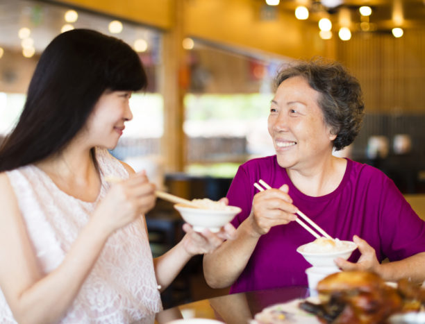 įtikinti vyresnio amžiaus žmones valgyti