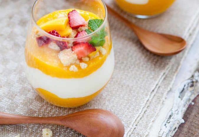desertinis mango jogurto parfaitas