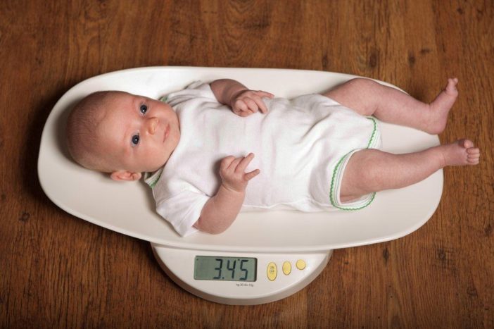 kūdikio svorio sumažėjimo priežastis