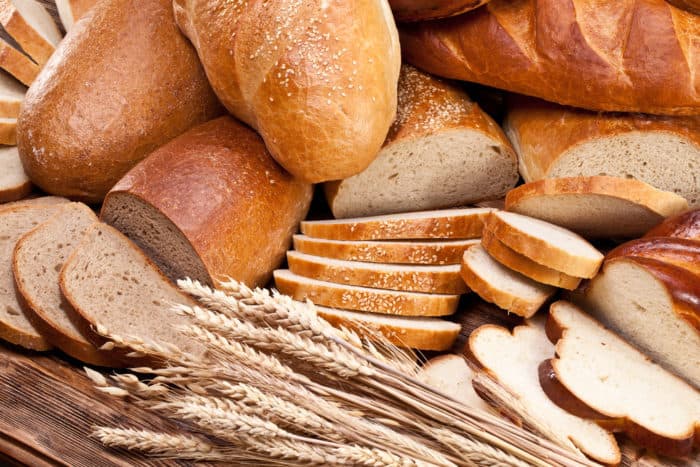 visą kviečių duoną arba baltą duoną