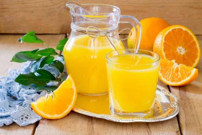 pasirinkti sveiką apelsinų sultis