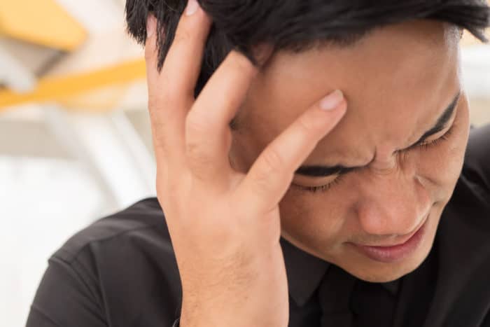 galvos ir akių skausmo ir galvos svaigimo priežastys
